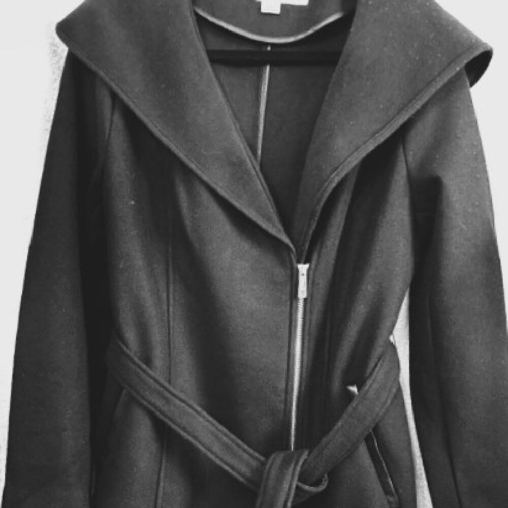 Kenneth Cole long black hooded coat with zip closure and tie belt NWT Size L